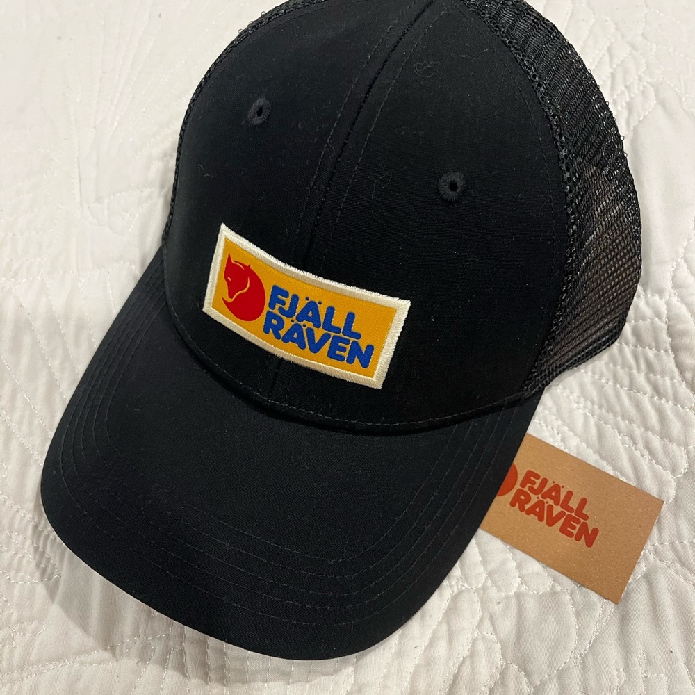 Brand new Fjallraven Vardag Langtradarkeps Black truck Mesh Cap with Logo Patch